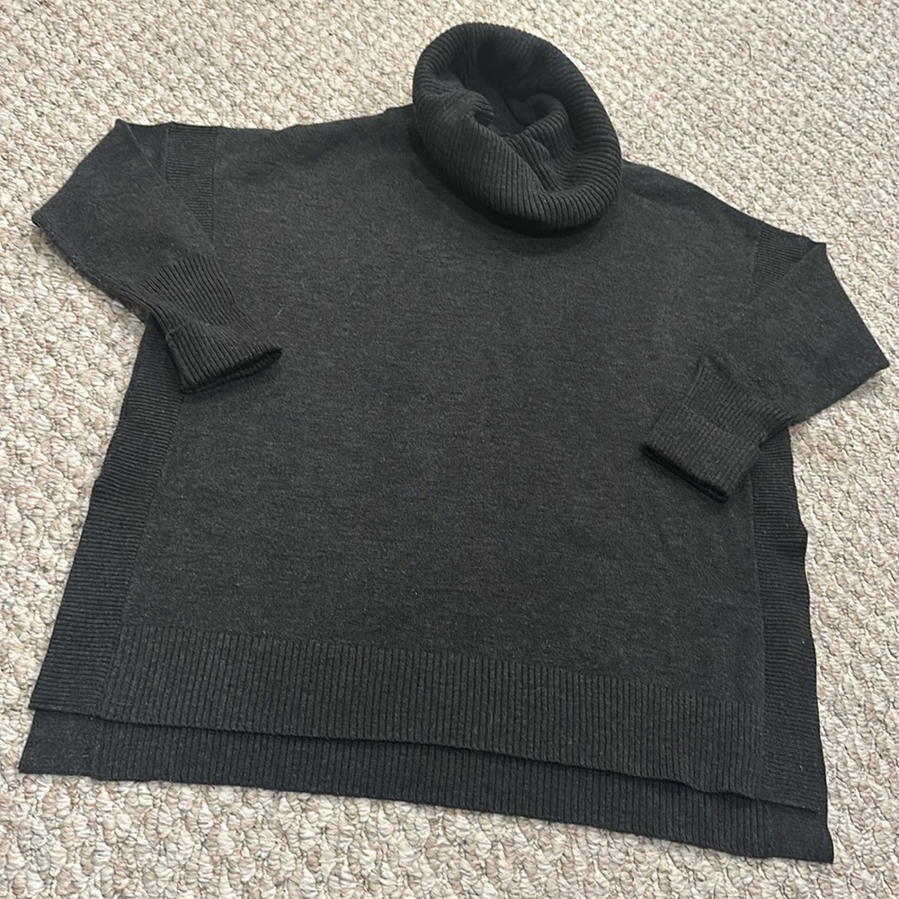 GraceClassy perfect fit oversized-SM turtleneck black fitted wrists slit side